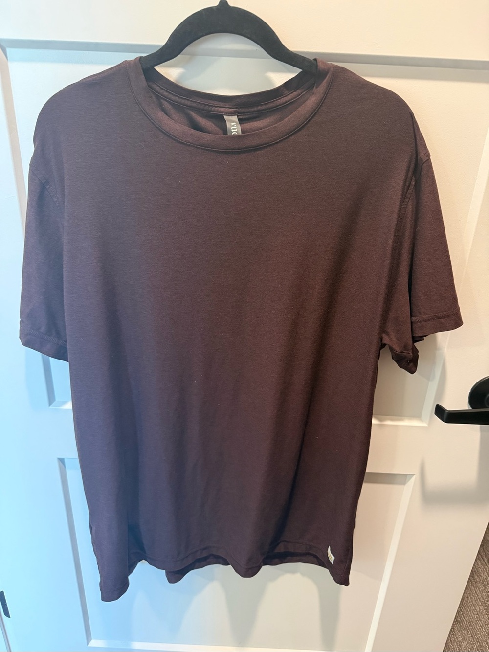 Vuori Men’s Performance T-Shirt Burgundy Wine Short Sleeve Size XL